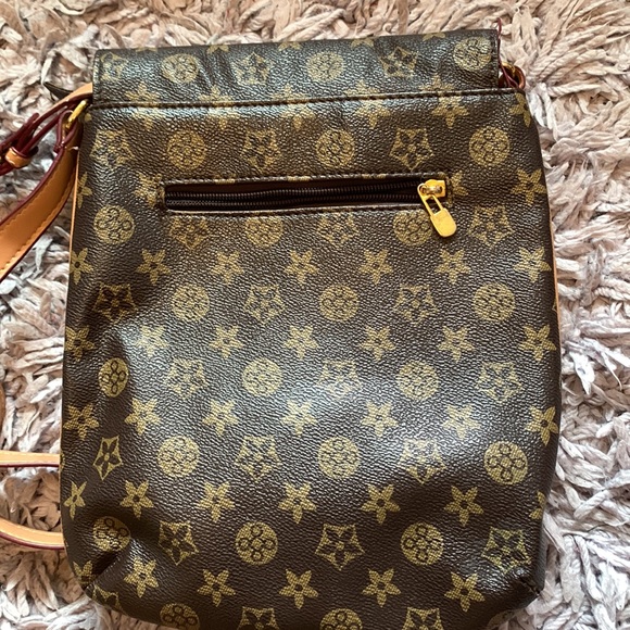 Satchel - Picture 7 of 7